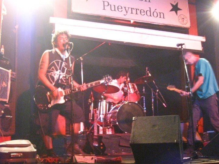 Fotografía histórica original de Responsables No Inscriptos tocando en Salón Pueyrredón